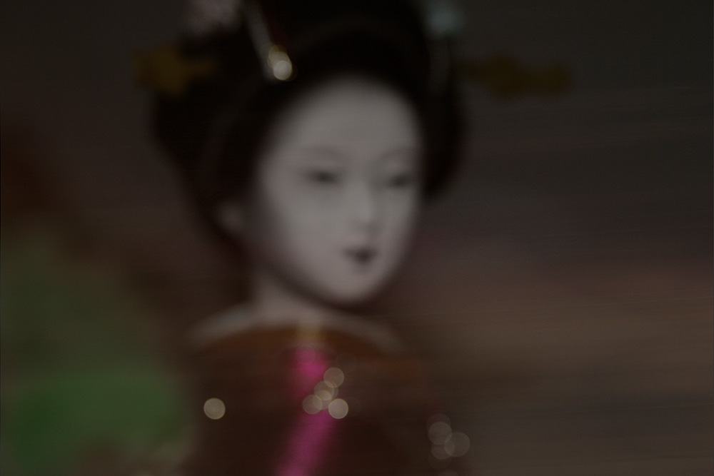 Sintora-Alter-ego-Maiko-Minarai-Project-Smoke-Exhibition-Horno-Art-Gallery-Online-Geiko-Portrait-3-1000x667
