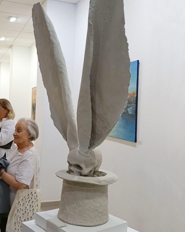 Sintora-artist-Noche-en-Blanco-Malaga-2024-exhibition-culture-art-esculture-skull-opening-1023X1283
