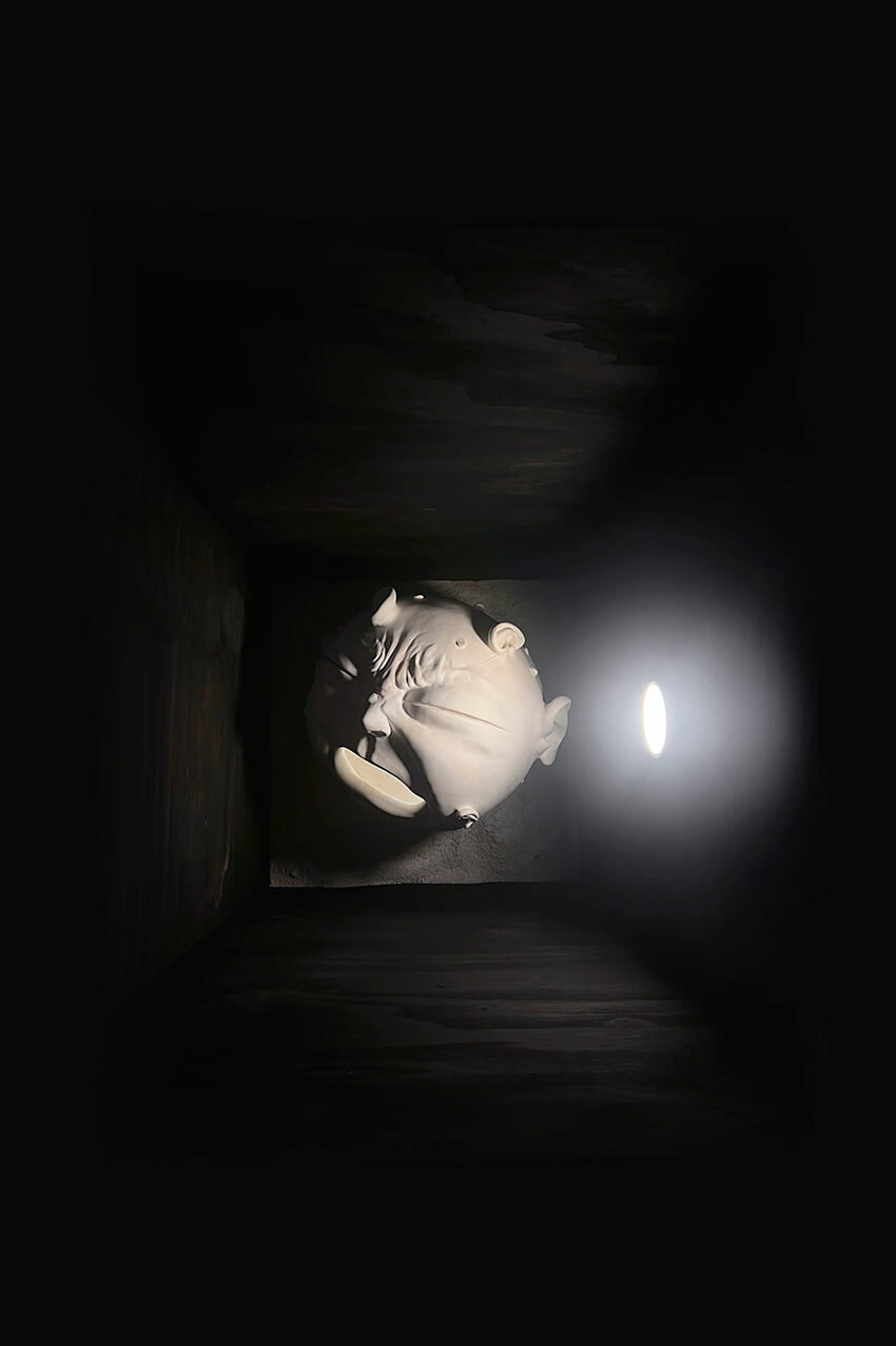 INFANS AURITUS-Sintora-inauguracion-exposicion-Niño-el-eco-sordo-instalacion-inauguration-art-installation-solo-exhibition-2026-850x1276